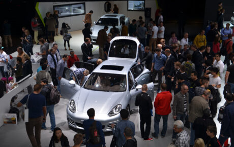 Tesla seeks workers for ex-Chrysler property in Calif.