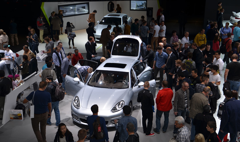 Tesla seeks workers for ex-Chrysler property in Calif.